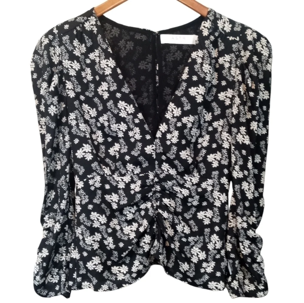 Astr The Label Floral Ditsy Shirred Puff Sleeve Blouse Top Black White Size Sm.